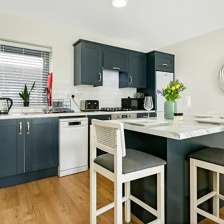 St. Edwards Overlook דירה